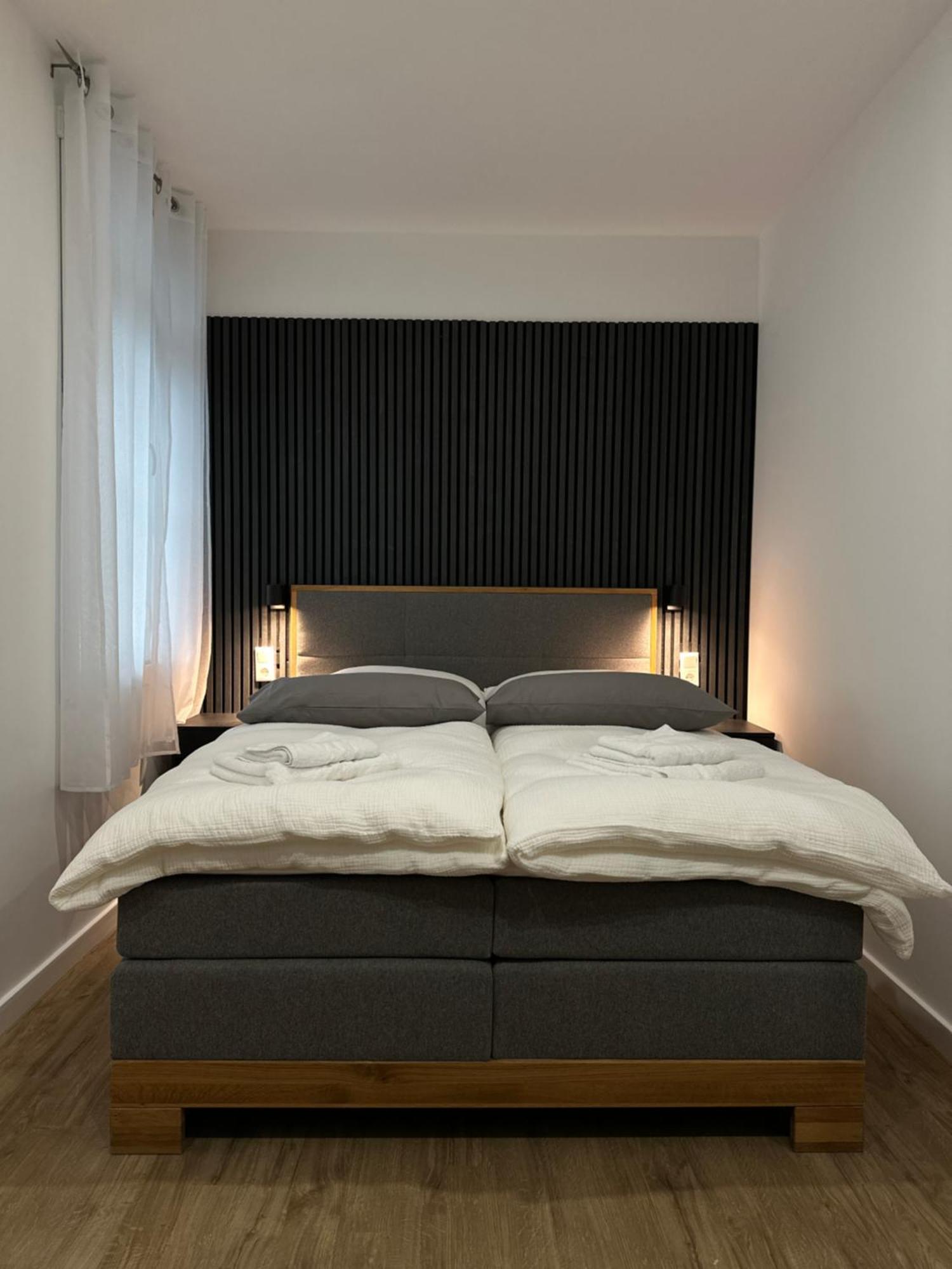 Toka Rooms - An Der Regiobahn Метманн Экстерьер фото