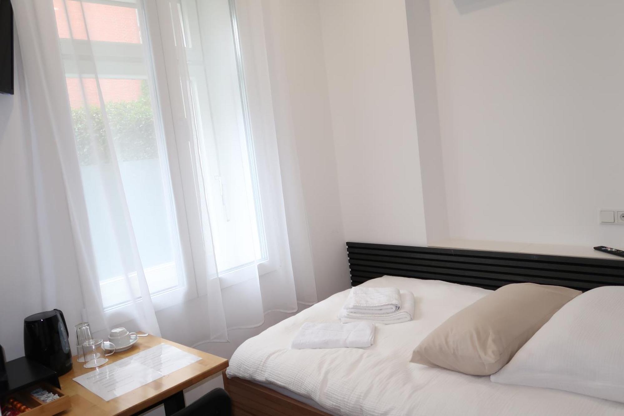 Toka Rooms - An Der Regiobahn Метманн Экстерьер фото
