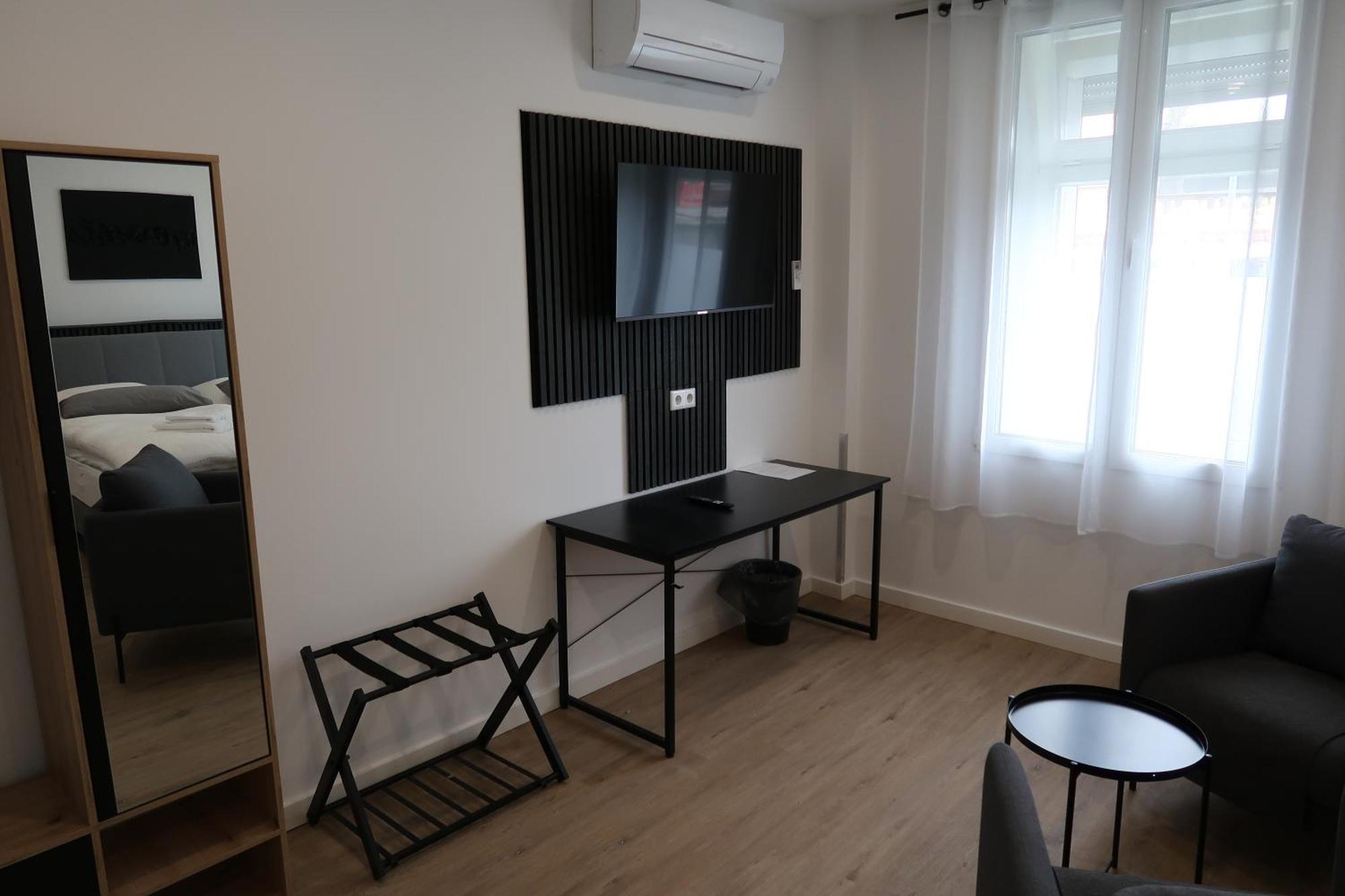 Toka Rooms - An Der Regiobahn Метманн Экстерьер фото
